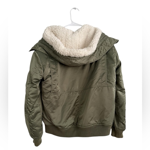 EUC American Eagle Green Satin Sherpa Fur Lined Hooded Puffer Bomber Jacket - Picture 7 of 12